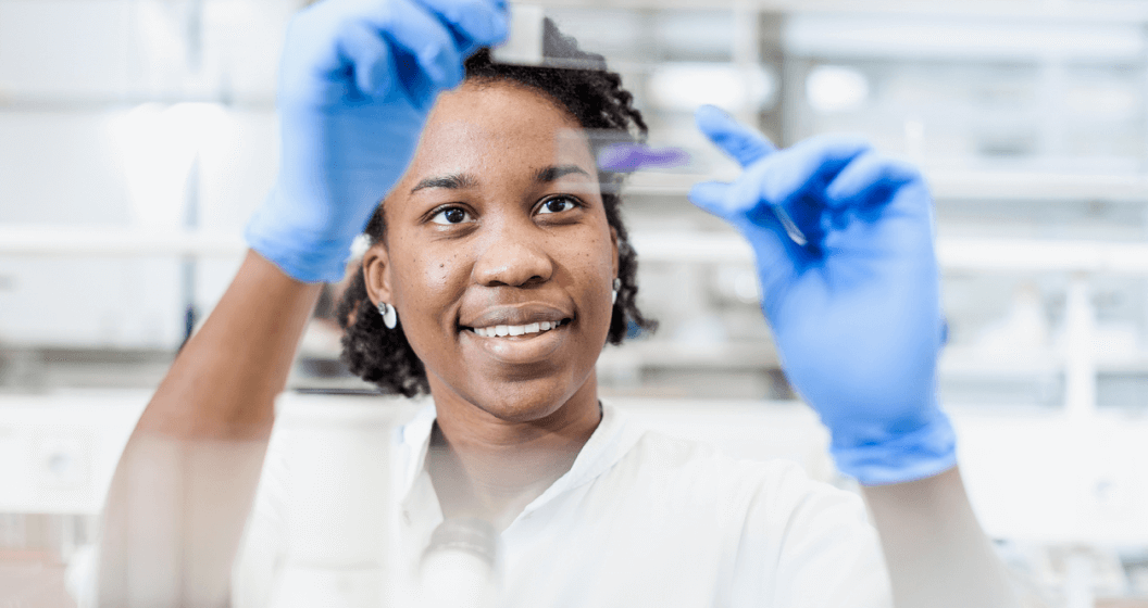 Female scientist in standing in the laboratory